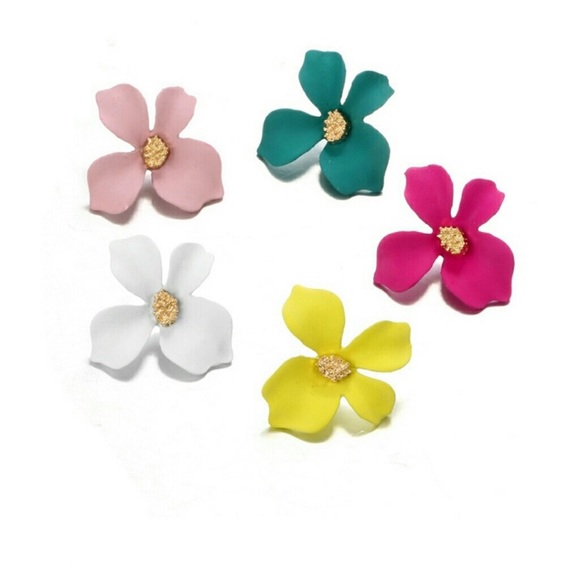 🖤Host Pick🖤 Petal Stud Earrings in Yellow - Picture 6 of 6